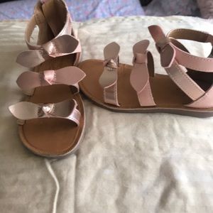 Toddler Girls Sandals! Size 10. Tri color gold!